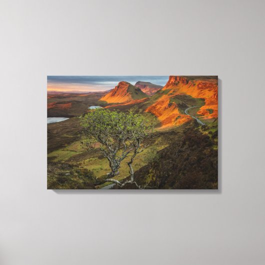 スコットランド、スカイのキリン山脈での日の出 キャンバスプリント (正面)
