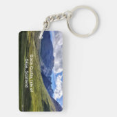 スコットランド、スカイ島のブラックキューリン山 キーホルダー (裏面)