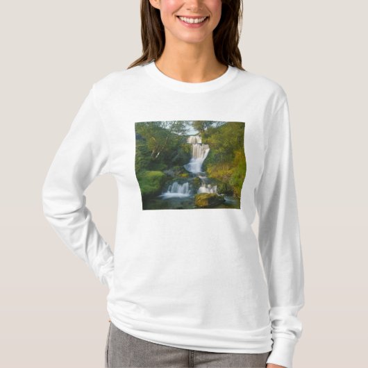 スコットランド スカイ島の滝 Tシャツ (正面)