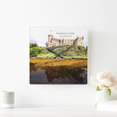 スコットランド・ダンベガン城 – マクレッド・クラン スクエア壁時計 (ホーム)