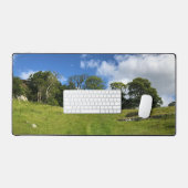 スコットランド、ビュート島の風光明媚なカントリーサイドビュー デスクマット (キーボード&マウス)