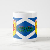スコットランド、激しいライオン、古代の国旗、アザミ ジャンボコーヒーマグカップ (正面)
