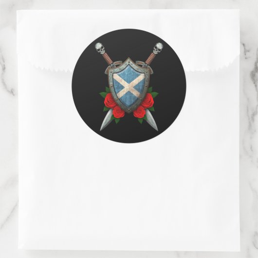 スコッ擦り切れたチ国旗の盾とバラ付き剣 ラウンドシール (バッグ)