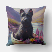 スコティッシュテリアがパドルに乗る：風光明媚な冒険 クッション (裏面)