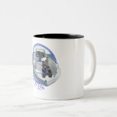 スコティッシュテリアがボートに ツートーンマグカップ (正面右)