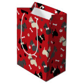 スコティッシュテリアの前足と骨の赤 ミディアムペーパーバッグ (裏面アングル)