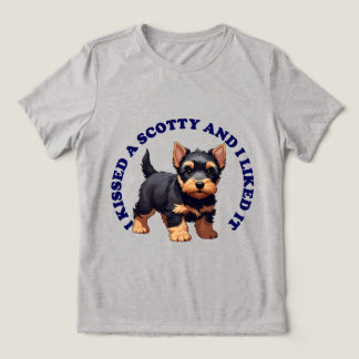 スコティッシュテリアの子犬にキスをした トライブレンドTシャツ