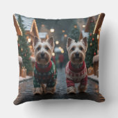スコティッシュテリア犬 クリスマス 雪 冬の休日 クッション (裏面)