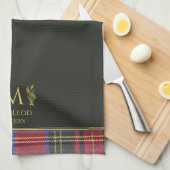 スコティッシュレッドタータンチェックパーソナライズされた名前をカスタムするブラック キッチンタオル (四つ折り)