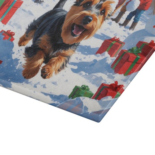 スコティッシュ走・テリアの雪とクリスマスハット カッティングボード (角)