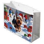 スコティッシュ走・テリアの雪とクリスマスハット ラージペーパーバッグ (裏面アングル)