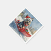 スコティッシュ・テリアのスレッジで雪のクリスマスを過ごす スタンダードカクテルナプキン (角)