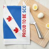 スコティ誇りを持ったッシュ・カナダ人になるために! キッチンタオル (四つ折り)