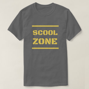 スコーおもしろいルゾーンのスペルが間違っている Tシャツ