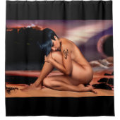 スコーピオン刺青アートワークのシャワーカーテンを持つ女性 シャワーカーテン (正面)
