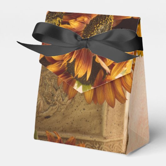 スズバスケットにオレンジ色のひまわり フェイバーボックス (正面サイド)