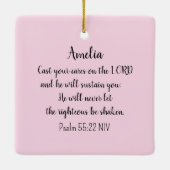 スズメの鳥がバイブルの気に聖句をピンク色に変える セラミックオーナメント (裏面)