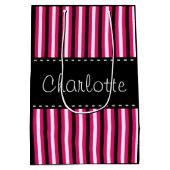 スタイリッシュでパーソナライズな白黒のピンクのストライプ ミディアムペーパーバッグ (裏面)