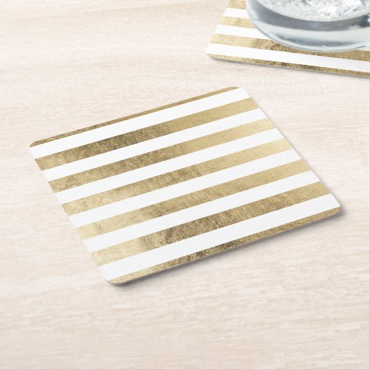 スタイリッシュでモダンで粋でフェイクな金ゴールドホイルは縞で飾ります スクエアペーパーコースター (アングル)
