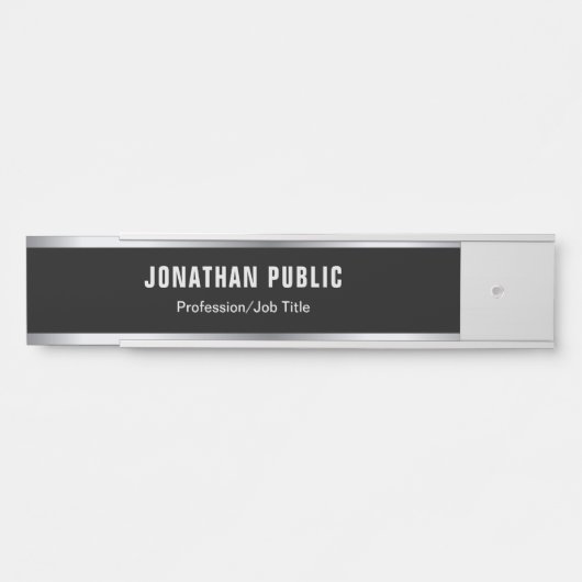 スタイリッシュでモダンなデザインの黒く、銀製の魅力 サインプレート (正面)