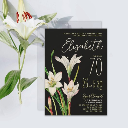スタイリッシュで上品な黒と白のユリの花の70歳の誕生日フラワー 招待状