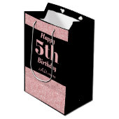 スタイリッシュで名前入りな第5誕生日のギフトバッグ ミディアムペーパーバッグ (正面アングル)