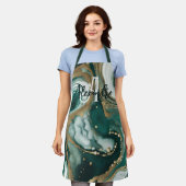 スタイリッシュなエメラルドグリーンゴールドマーブルアゲートモノグラム エプロン (着用した状態)