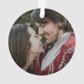 スタイリッシュなカリグラフィースクリプト 婚約発表 オーナメント (裏面)