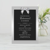 スタイリッシュなシルバージェムボウとブラックウェディング 招待状 (スタンド正面)
