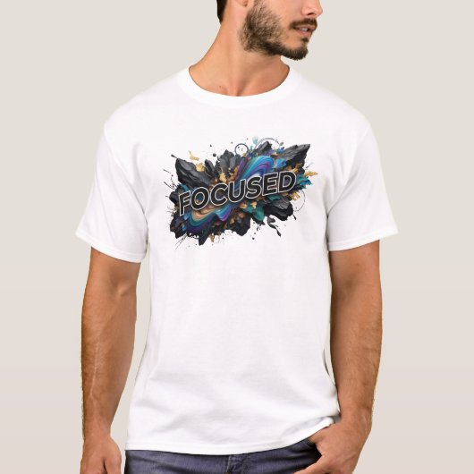 スタイリッシュなターコイズブルーのFOCUSEDスローガンTシャツ Tシャツ (正面)