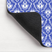 スタイリッシュなダマスク織パターン。 青および白 マウスパッド (コーナー)