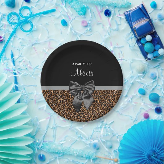 スタイリッシュなヒョウのプリントのエレガントで黒い弓パーティーの名前 ペーパープレート (パーティー)