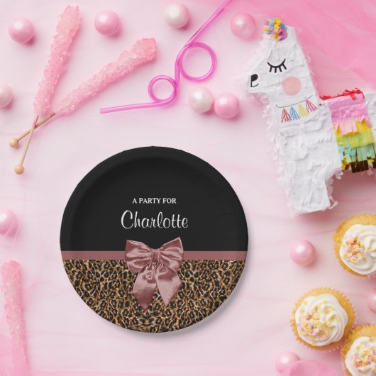 スタイリッシュなヒョウのプリントのエレガントなブラウンの弓パーティーの名前 ペーパープレート (パーティー)