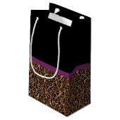 スタイリッシュなヒョウのプリントのエレガントな紫色の弓および名前 スモールペーパーバッグ (裏面アングル)
