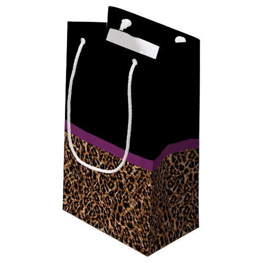 スタイリッシュなヒョウのプリントのエレガントな紫色の弓および名前 スモールペーパーバッグ (裏面アングル)