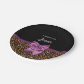 スタイリッシュなヒョウのプリントのエレガントな紫色の弓および名前 ペーパープレート (アングル)