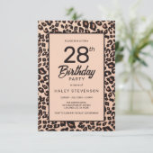 スタイリッシュなヒョウ柄の動物プリントのトレンディな28歳の誕生日 招待状 (スタンド正面)
