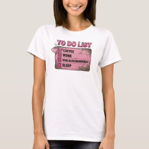 スタイリッシュなピンクのコーヒーワークトゥルー・クライム Tシャツ