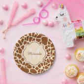 スタイリッシュなブラウンのキリンのプリントのモノグラムおよび名前 ペーパープレート (パーティー)