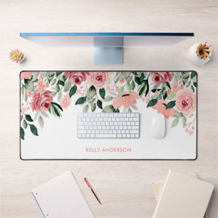 スタイリッシュなモノグラム ピンクとグリーンの水彩花柄 デスクマット