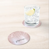 スタイリッシュなローズゴールドのグリッター付きモノグラム名前の署名 ラウンドペーパーコースター (インサイチュ)