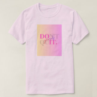 スタイリッシュな女性用Tシャツ - トレンディで快適、そして自信に満ちた Tシャツ