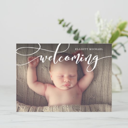 スタイリッシュな歓迎する原稿の写真の誕生の発表 案内状 (スタンド正面)