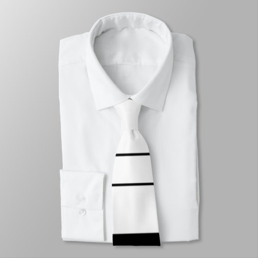 スタイリッシュな白黒ストライプのタイ ネクタイ (タイ)