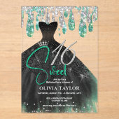 スタイリッシュな緑と黒のドレス　スウィート16のモノグラム アクリル招待状 (正面)