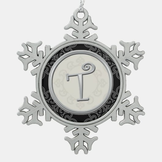 スタイリッシュな銀製のモノグラムTのクリスマス スノーフレークピューターオーナメント (正面)