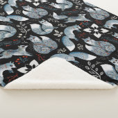 スタイリッシュな青い狐に繊細な花模様 シェルパブランケット (3/4)