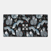 スタイリッシュな青い狐に繊細な花模様 デスクマット (正面)