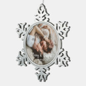 スタイリッシュクリスマスメリーの明るい家族の写真 スノーフレークピューターオーナメント (右)