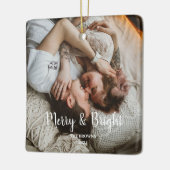 スタイリッシュクリスマスメリーの明るい家族の写真 セラミックオーナメント (左)